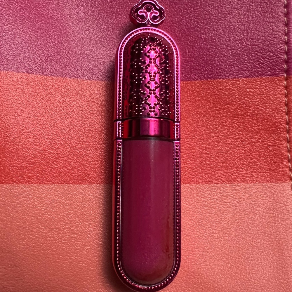 Medium pink lip gloss